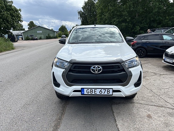 Toyota HiLux 4 of 12