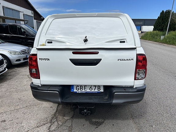 Toyota HiLux 7 of 12