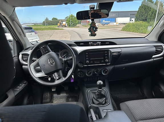 Toyota HiLux 8 of 12