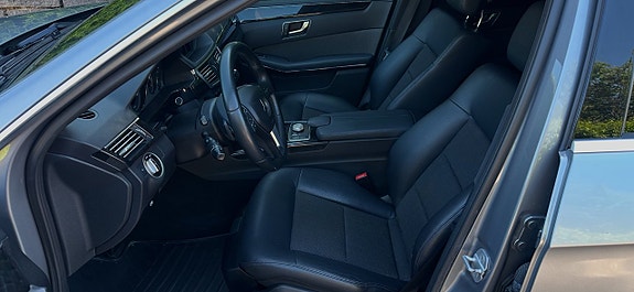 Mercedes-Benz E220 4 of 5