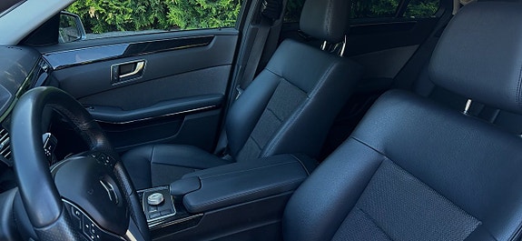 Mercedes-Benz E220 5 of 5