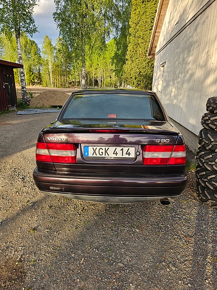 Volvo S90 2 of 5