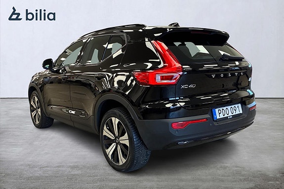 Volvo XC40 2 of 5