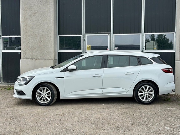 Renault Megane IV 2 of 5