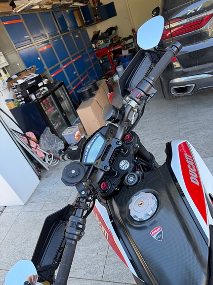 Ducati Hypermotard 821 SP 3 of 11