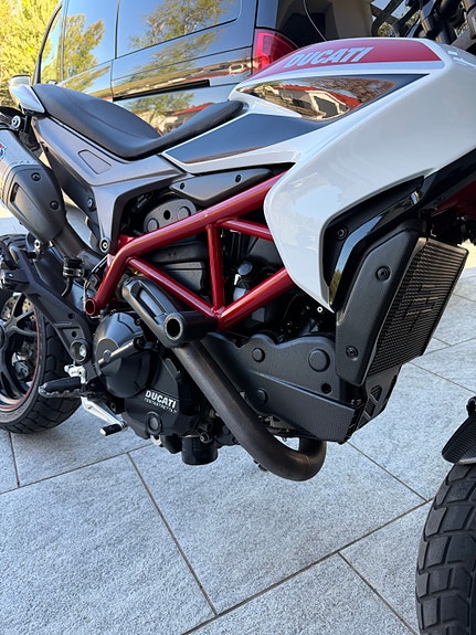 Ducati Hypermotard 821 SP 6 of 11