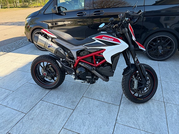 Ducati Hypermotard 821 SP 8 of 11