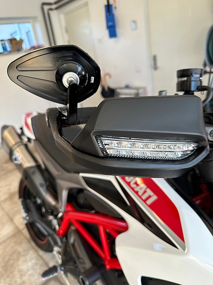 Ducati Hypermotard 821 SP 5 of 11