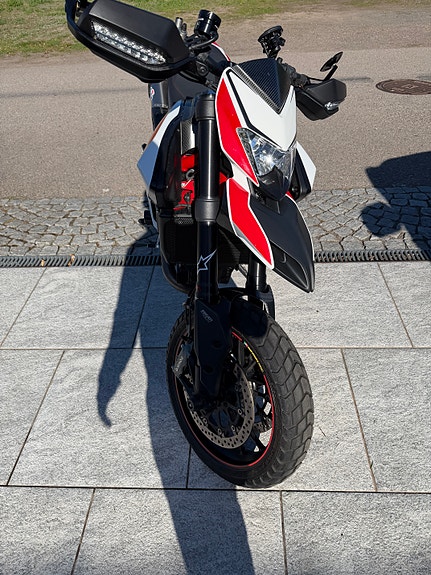 Ducati Hypermotard 821 SP 9 of 11