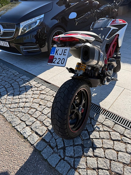 Ducati Hypermotard 821 SP 10 of 11