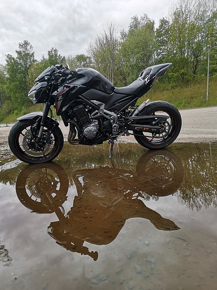 Kawasaki Z900 2 of 3