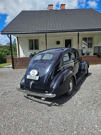 Ford V8 2 of 4