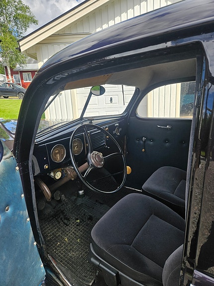 Ford V8 3 of 4