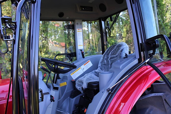 Traktor TYM 5025C 48hk 4WD Frontlastare 5 of 8