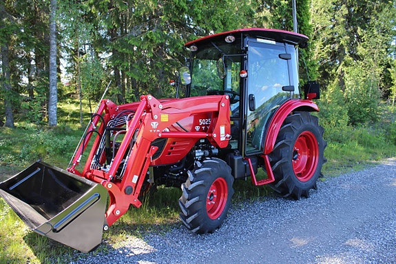 Traktor TYM 5025C 48hk 4WD Frontlastare 2 of 8