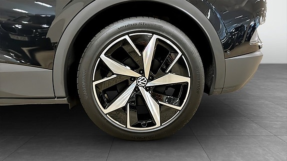 Volkswagen ID.4 8 of 15