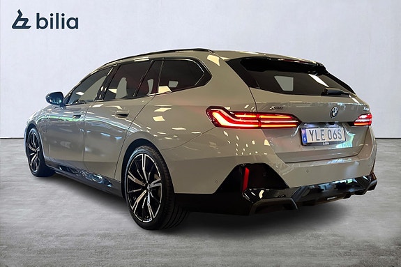 BMW 530e 2 of 5