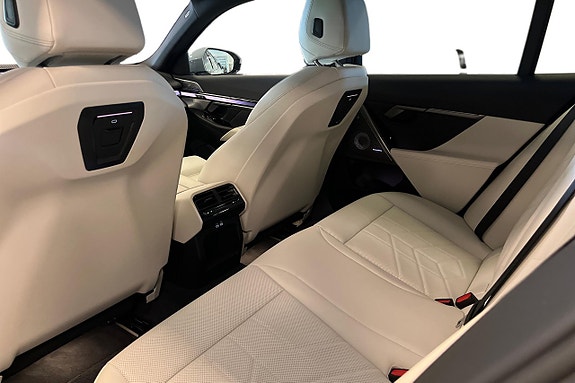 BMW 530e 10 of 18