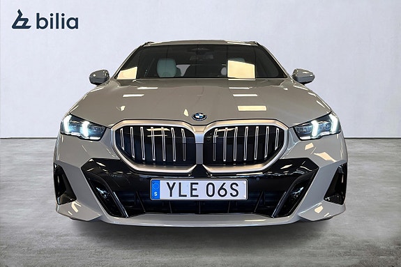 BMW 530e 4 of 5