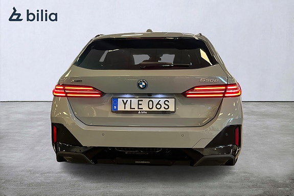 BMW 530e 3 of 5