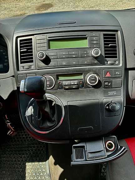 Volkswagen Multivan 13 of 24