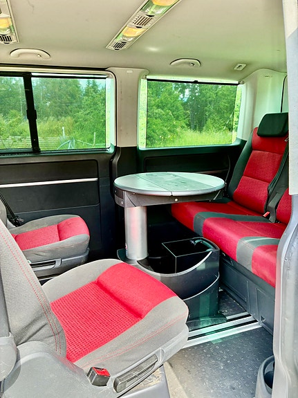 Volkswagen Multivan 9 of 24