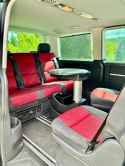 Volkswagen Multivan 8 of 24
