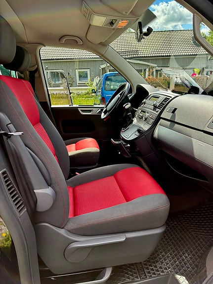 Volkswagen Multivan 11 of 24