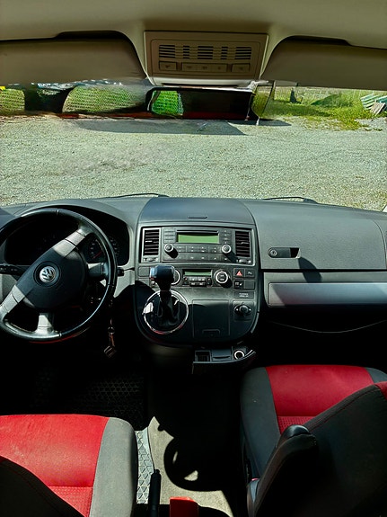 Volkswagen Multivan 12 of 24