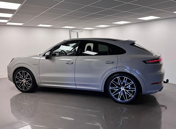 Porsche Cayenne 5 of 5