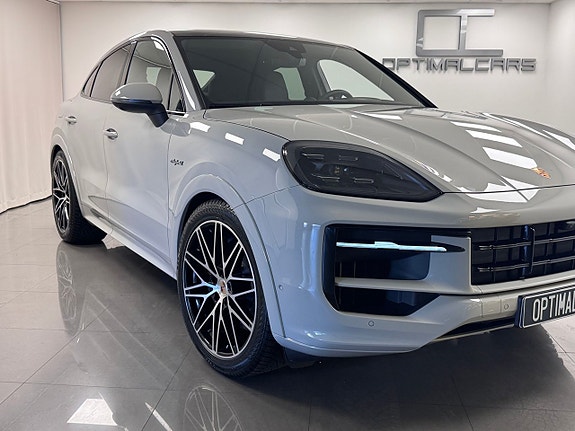 Porsche Cayenne 4 of 5