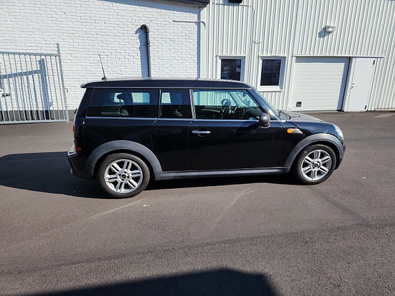 MINI Clubman One 2 of 5