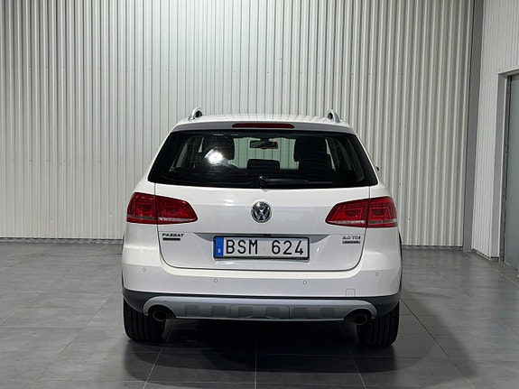 Volkswagen Passat Alltrack 2 of 5