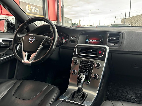 Volvo V60 Cross Country 11 of 27