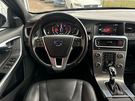 Volvo V60 Cross Country 10 of 27