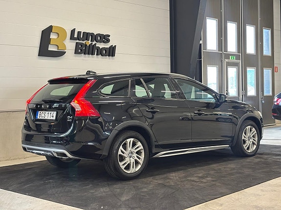 Volvo V60 Cross Country 7 of 27