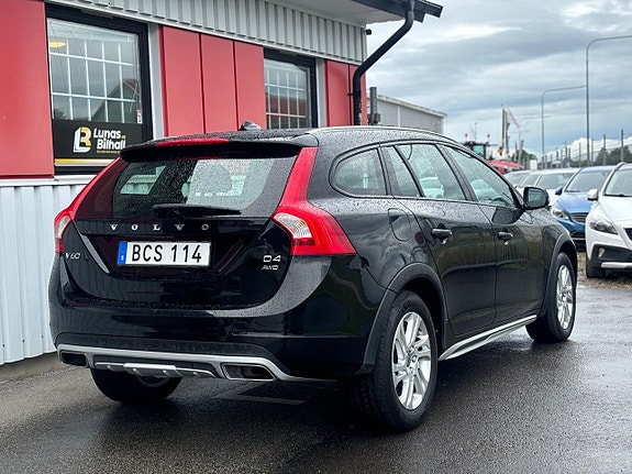 Volvo V60 Cross Country 7 of 27