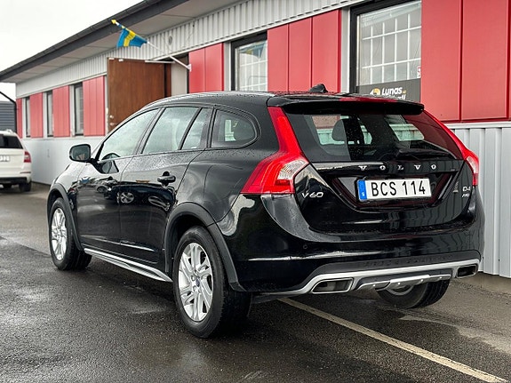 Volvo V60 Cross Country 4 of 5