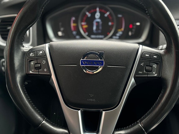 Volvo V60 Cross Country 12 of 27