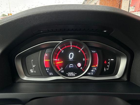 Volvo V60 Cross Country 13 of 27
