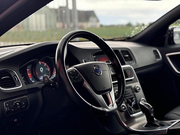 Volvo V60 Cross Country 8 of 27