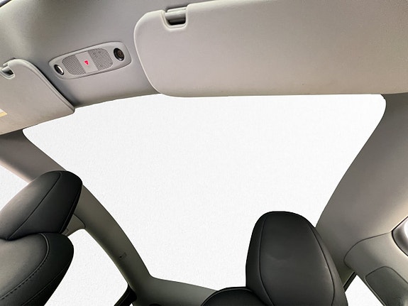 Tesla Model Y 22 of 30