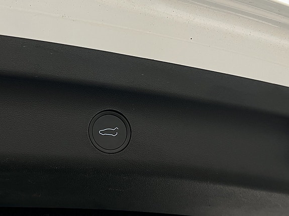 Tesla Model Y 14 of 30