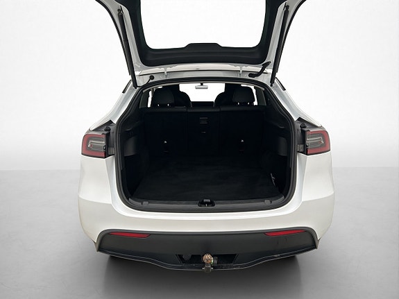 Tesla Model Y 12 of 30