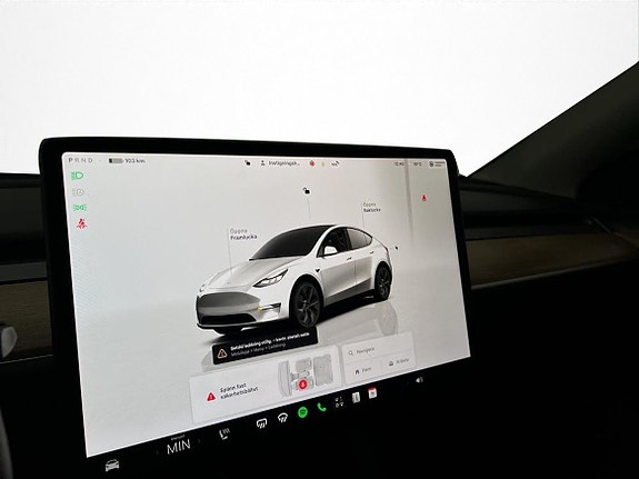 Tesla Model Y 23 of 30