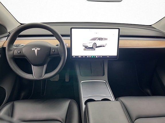 Tesla Model Y 15 of 30