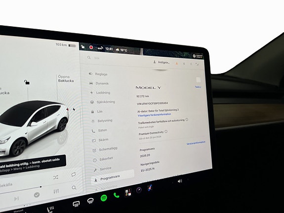 Tesla Model Y 28 of 30