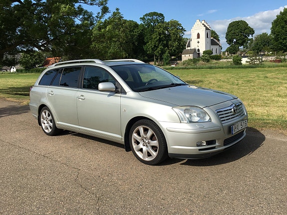 Toyota Avensis 3 of 5