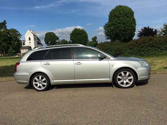 Toyota Avensis 4 of 5