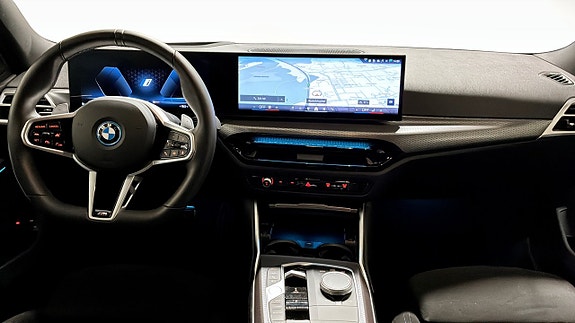 BMW 330e 4 of 5